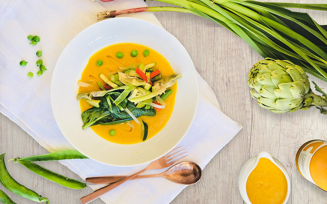 Crema de carbassa al curry amb saltejat de verdures
